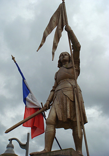 Statue of Joan of Arc with sword and banner - Photo by Chris Snidow of PilgrimWitnesses.com