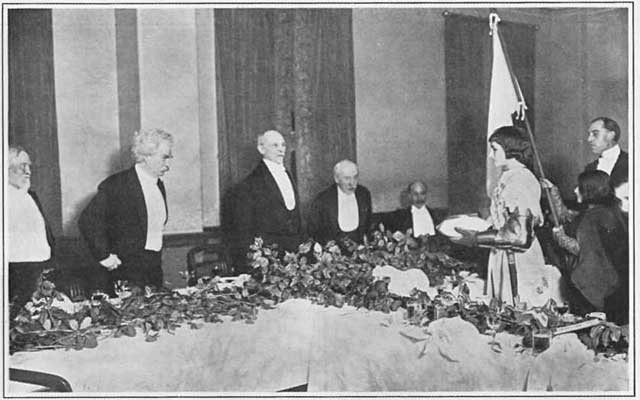 1905 Photograph of Mark Twain with a model dressed like Joan of Arc